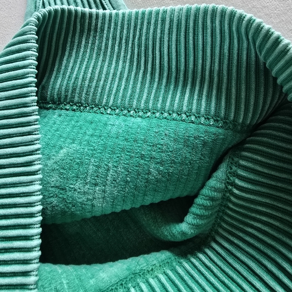 Zenana▪️Kelly Green Ribbed Cropped Tank Top - Picture 4 of 6